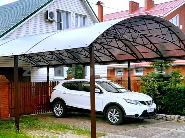 Недорогой арочный навес из поликарбоната для авто