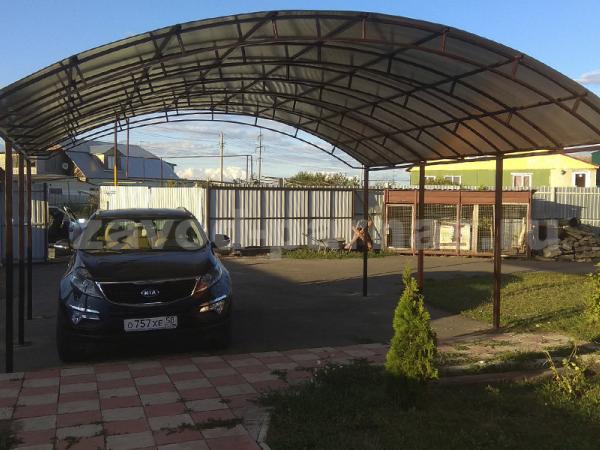 Арочный навес из поликарбоната на два автомобиля