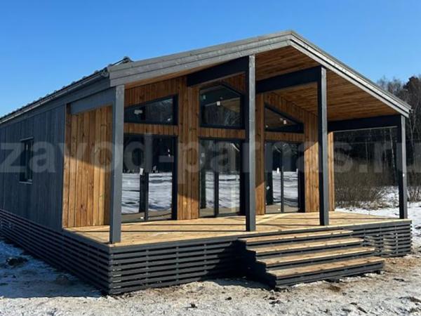 Летний дом с двускатной крышей, открытой террасой и панорамным остеклением